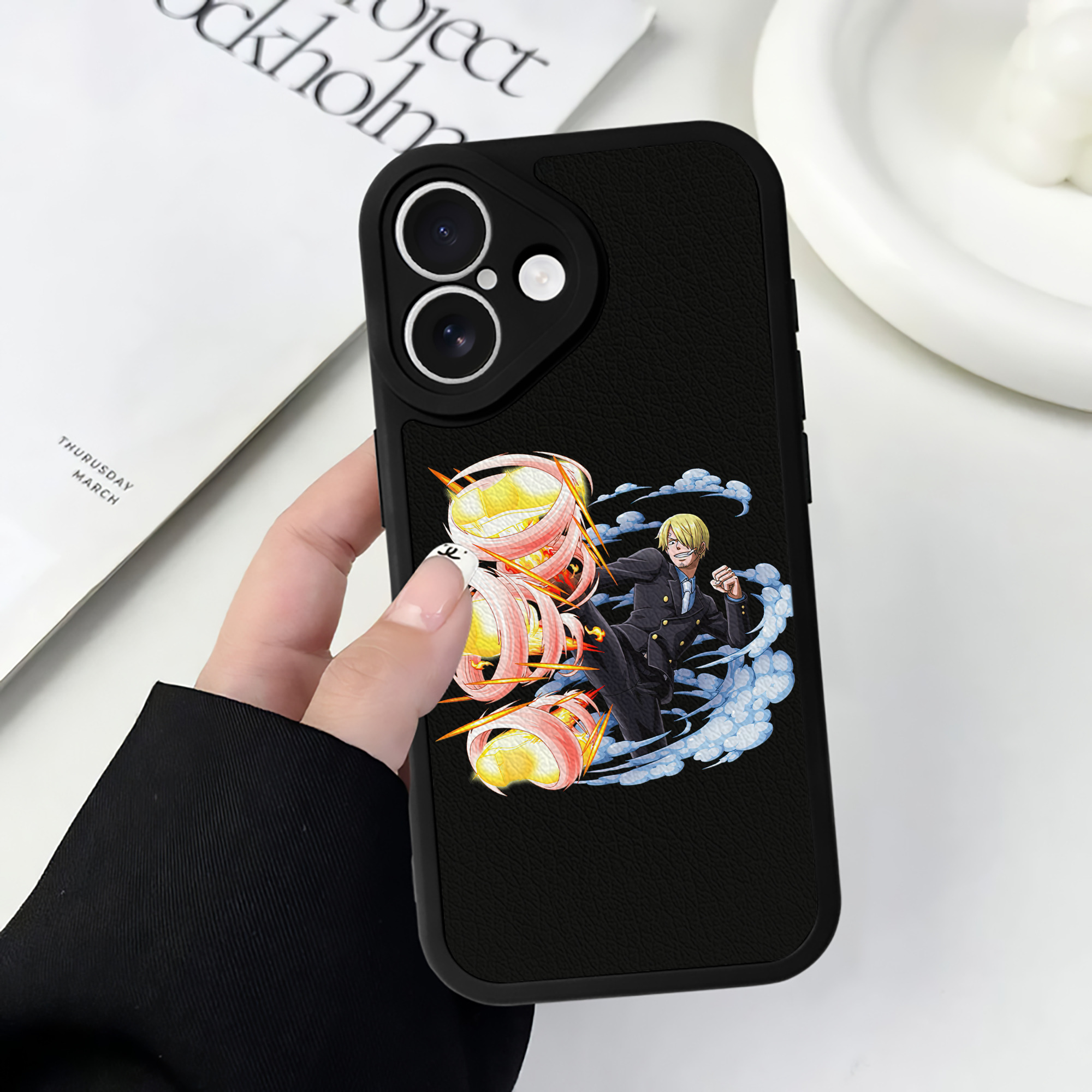 （画像用） ワンピース サンジ ONE PIECE Sanji 【iPhone 16シリーズ対応】シリコンスマホケース（レザー調） 材質：シリコン